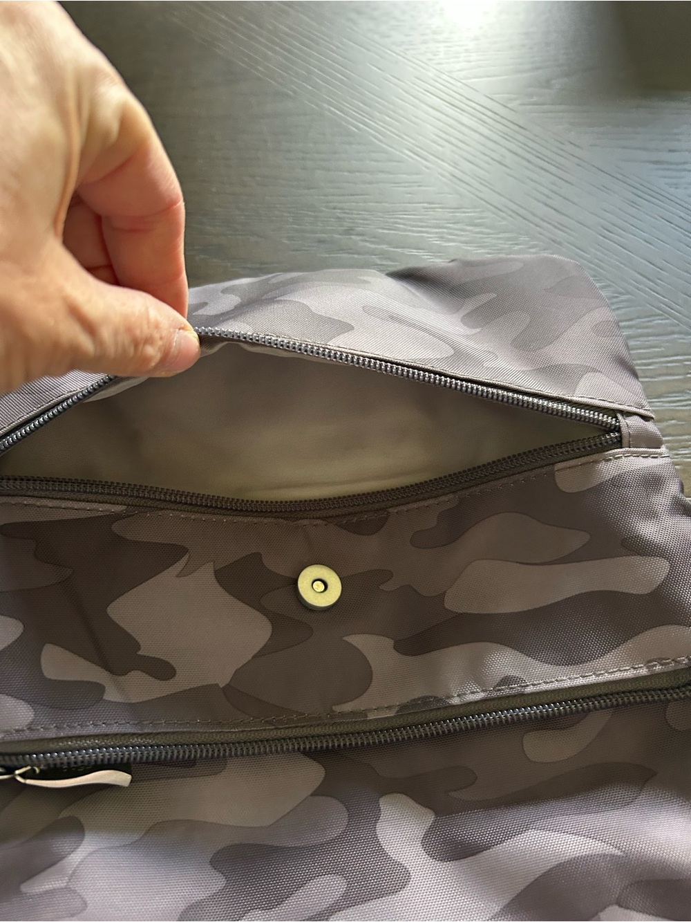 Baggallini Purple Camo Crossbody Messenger Bag NWOT 9.5x7.5 - Picture 12 of 13
